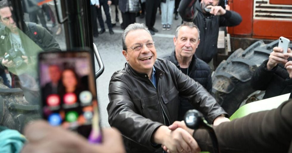 Δημοσκοπικά νέφη πάνω από την Κουμουνδούρου